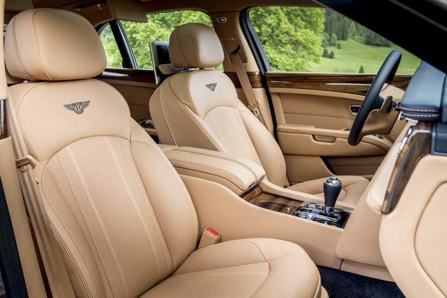Интерьер Bentley Mulsanne 2016 года  (фото 2 из 33)